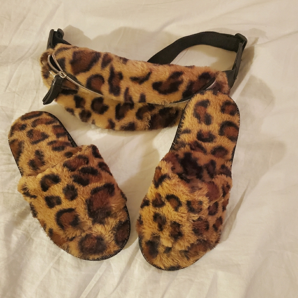 Fanny pack and slipper set